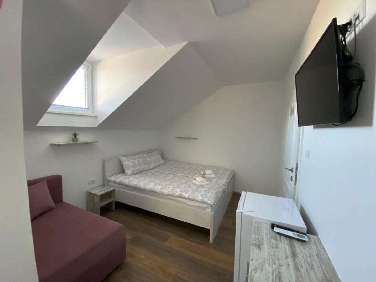 Omis Rooms Панчево Экстерьер фото