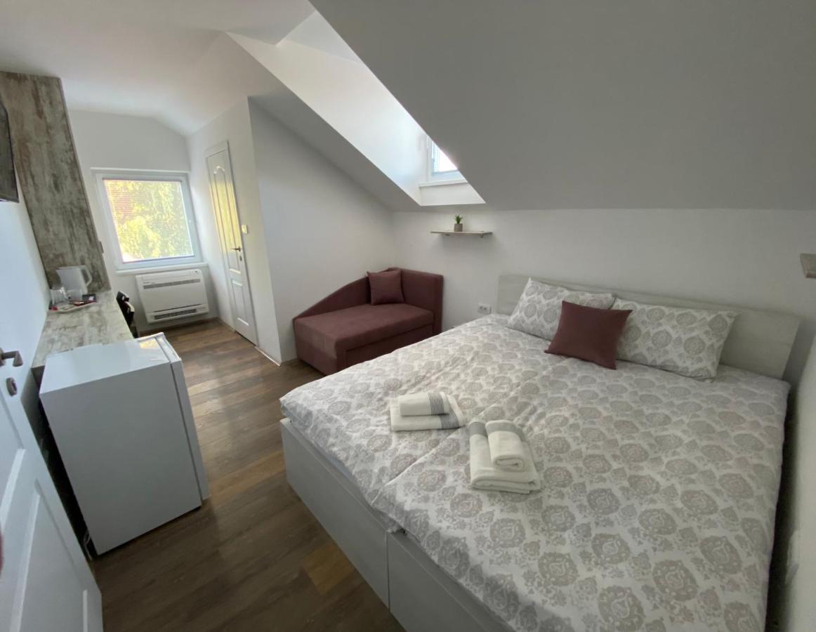 Omis Rooms Панчево Экстерьер фото