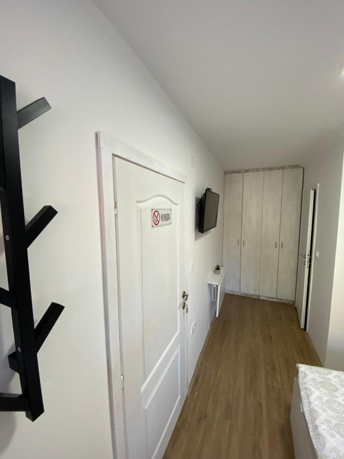 Omis Rooms Панчево Экстерьер фото