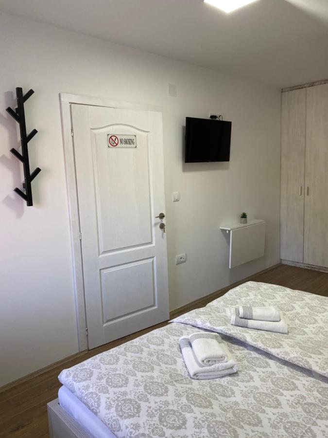 Omis Rooms Панчево Экстерьер фото