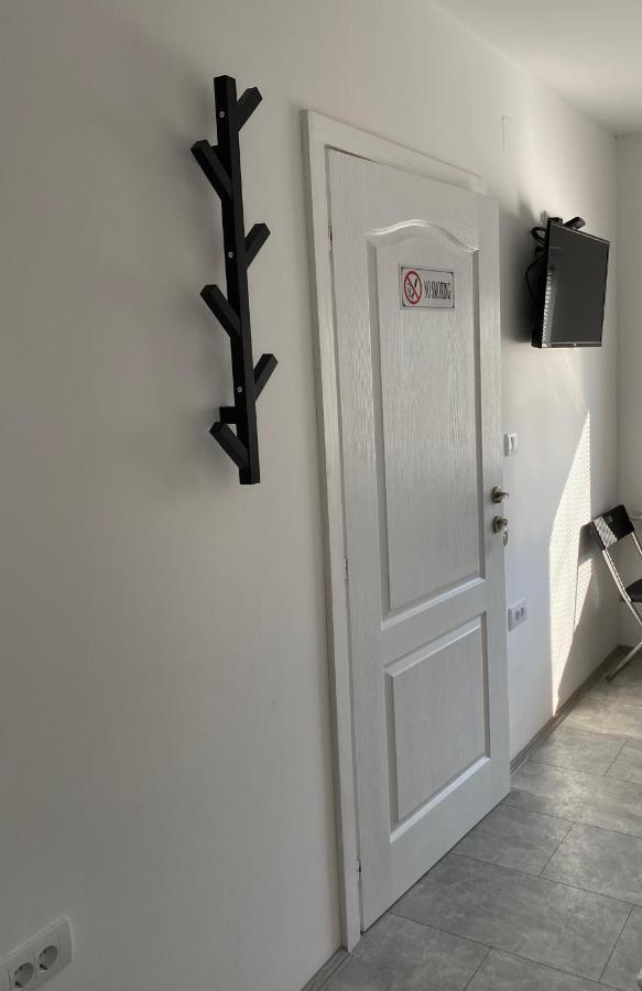 Omis Rooms Панчево Экстерьер фото