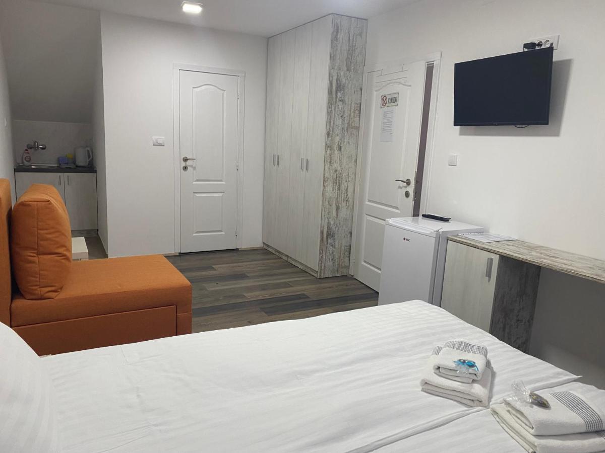 Omis Rooms Панчево Экстерьер фото